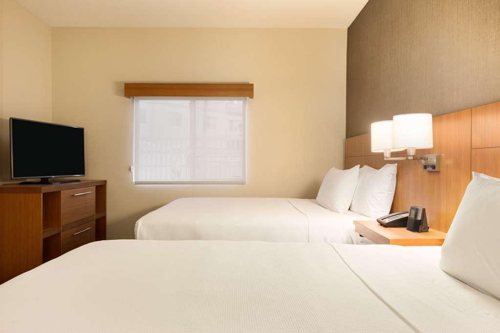 Hyatt Place Phoenix Chandler - Fashion Center Room photo